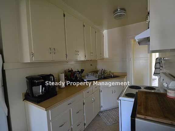 4th image of 1502 N Oakes St #B