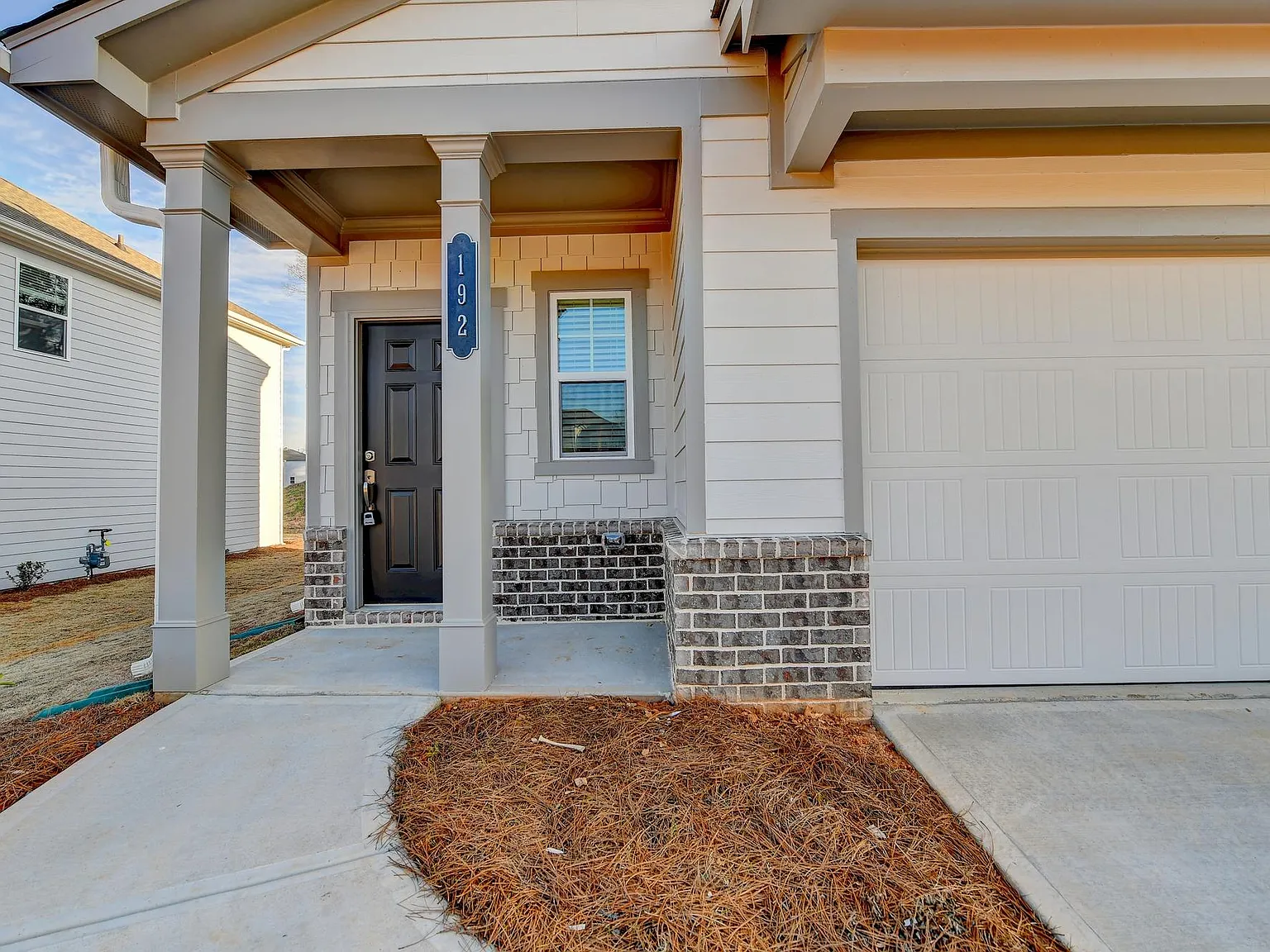 4 bed, 2.5 bath, 1998 sqft, $2,200 — Photo 2