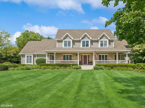 4N709 W Woods Dr, St Charles, IL 60175