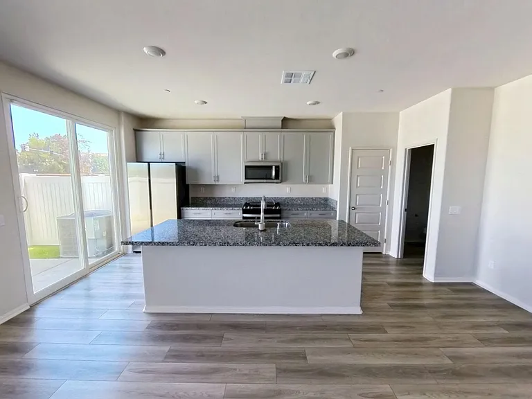 40186 Birchfield Dr #170 — Photo 5