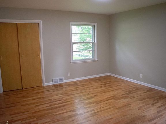 4th image of 8138 Lake Wood Dr