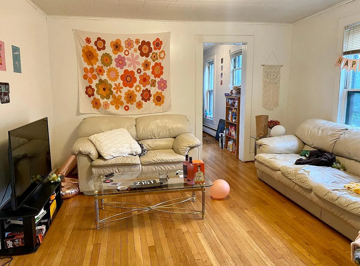 6 bed, 2856 sqft, $4,500 — Photo 4