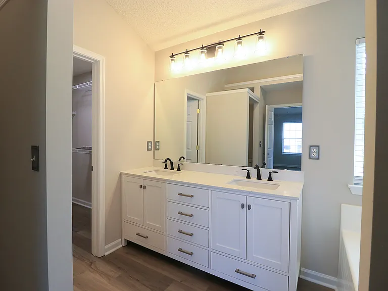 220 Loskin Ln — Photo 15