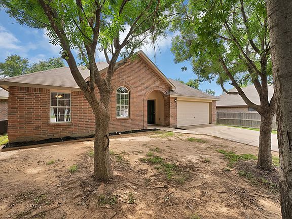 4th image of 132 Parkwood Ct