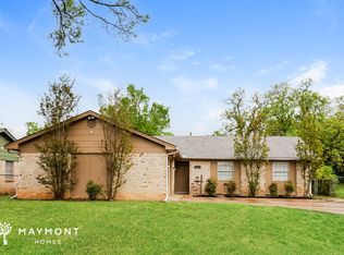 7461 Meadowcrest Dr, Fort Worth, TX 76112