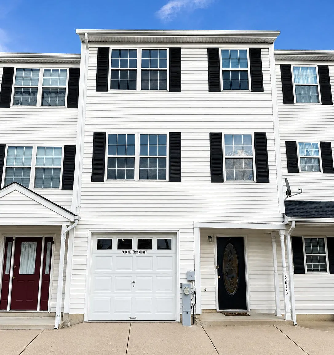 3 bed, 2.5 bath, 1360 sqft, $2,300 — Photo 1
