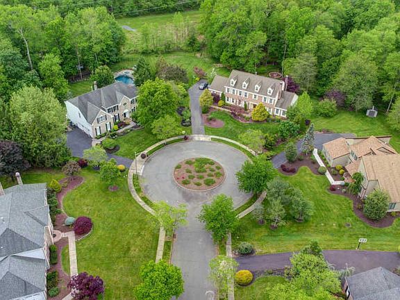 5th image of 15 Jarrett Ct