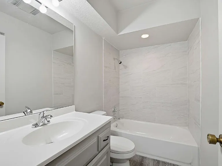 1109 S Ellison Ave — Photo 15