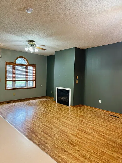 3 bed, 1549 sqft, $1,995 — Photo 3