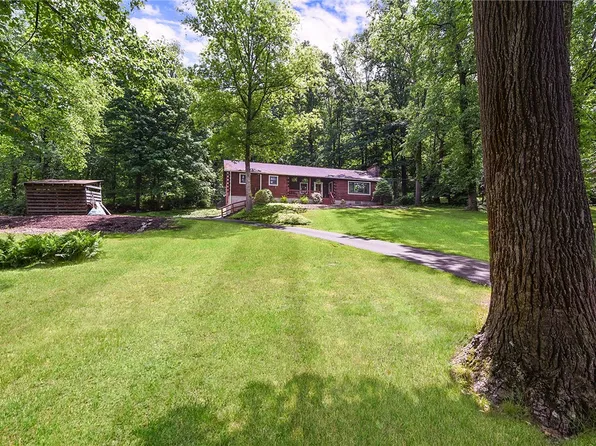 6165 Baker School Rd, Trafford, PA 15085