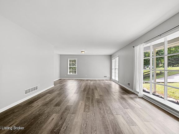 5th image of 2812 Windsor Forest Dr