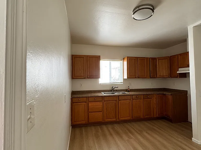 3863-67 Franklin Ave #3865 — Photo 7