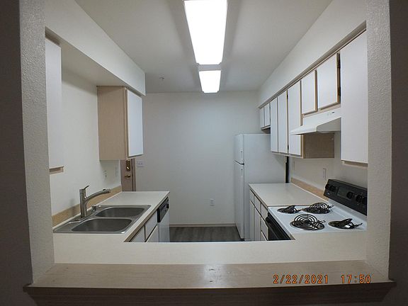 4th image of 12549 28th Ave NE #403