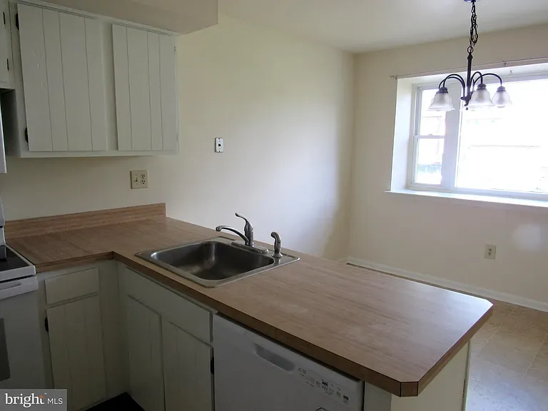 244 Florence Dr — Photo 10
