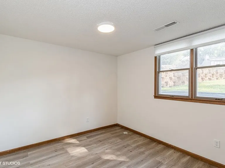 1359 Southview Cir — Photo 23