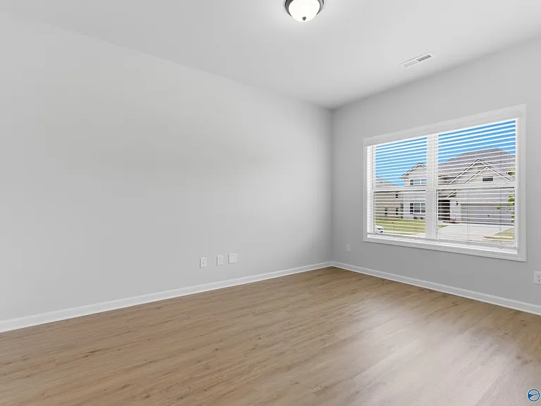 186 Pennington Ave — Photo 2