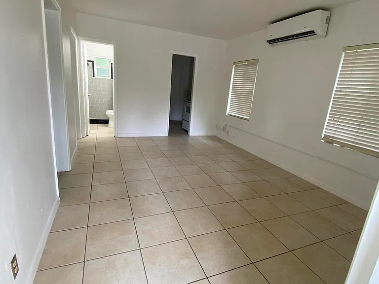 1448 NW 4th St — Photo 4