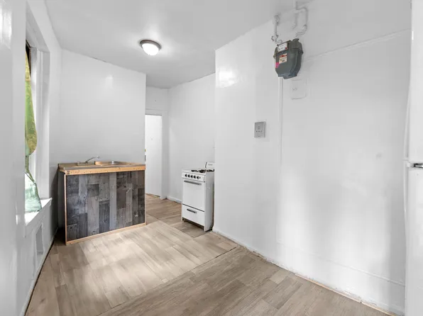 941 Jerome Avenue image 8 of 11