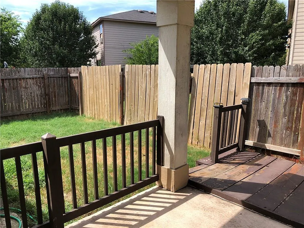 3 bed, 2.0 bath, 1343 sqft, $1,750 — Photo 3