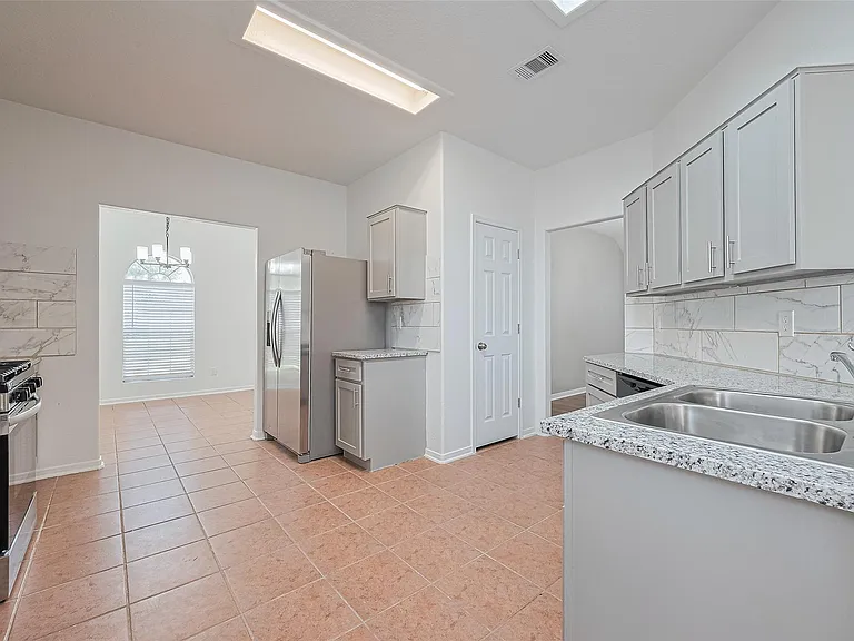 12230 Hawthorne Hill Cir — Photo 9