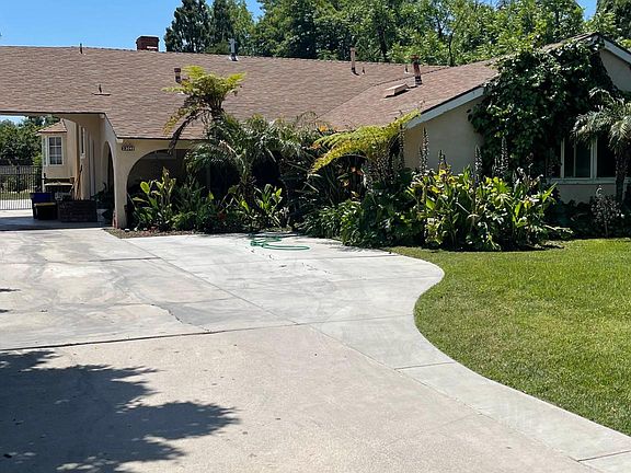 3rd image of 23040 Dolorosa St
