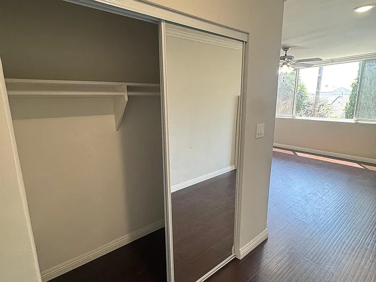 1185 N Kenmore Ave #8 — Photo 10
