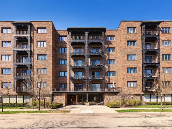 414 Clinton Pl APT 502, River Forest, IL 60305