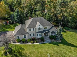 2 Stonewall Ln, Ridgefield, CT 06877