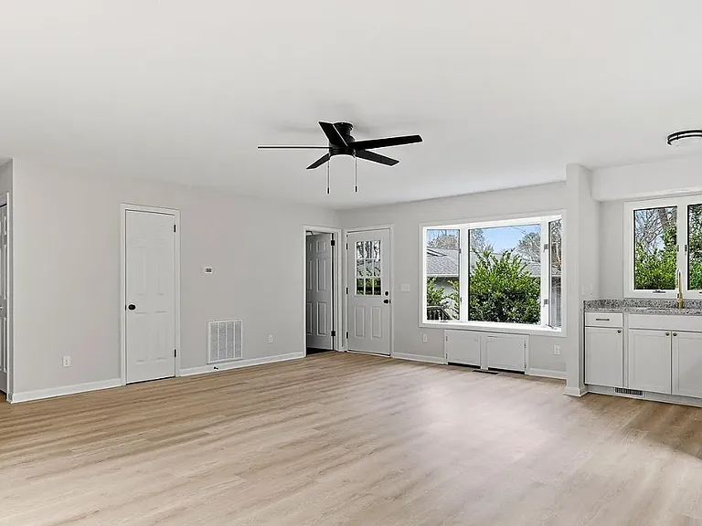 102 Scuppernong Ct — Photo 2