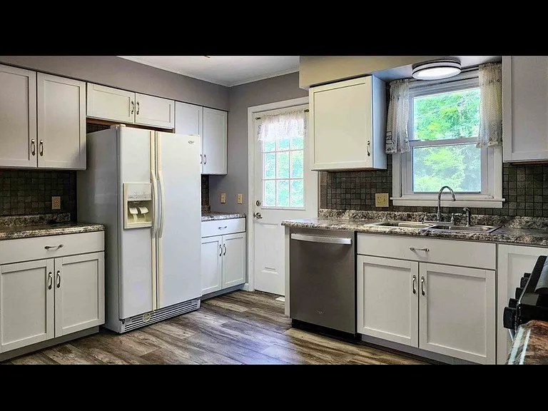 11 Leisure Dr — Photo 4