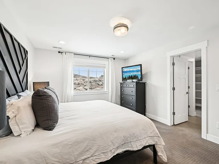1124 W Wasatch Spring Rd — Photo 24