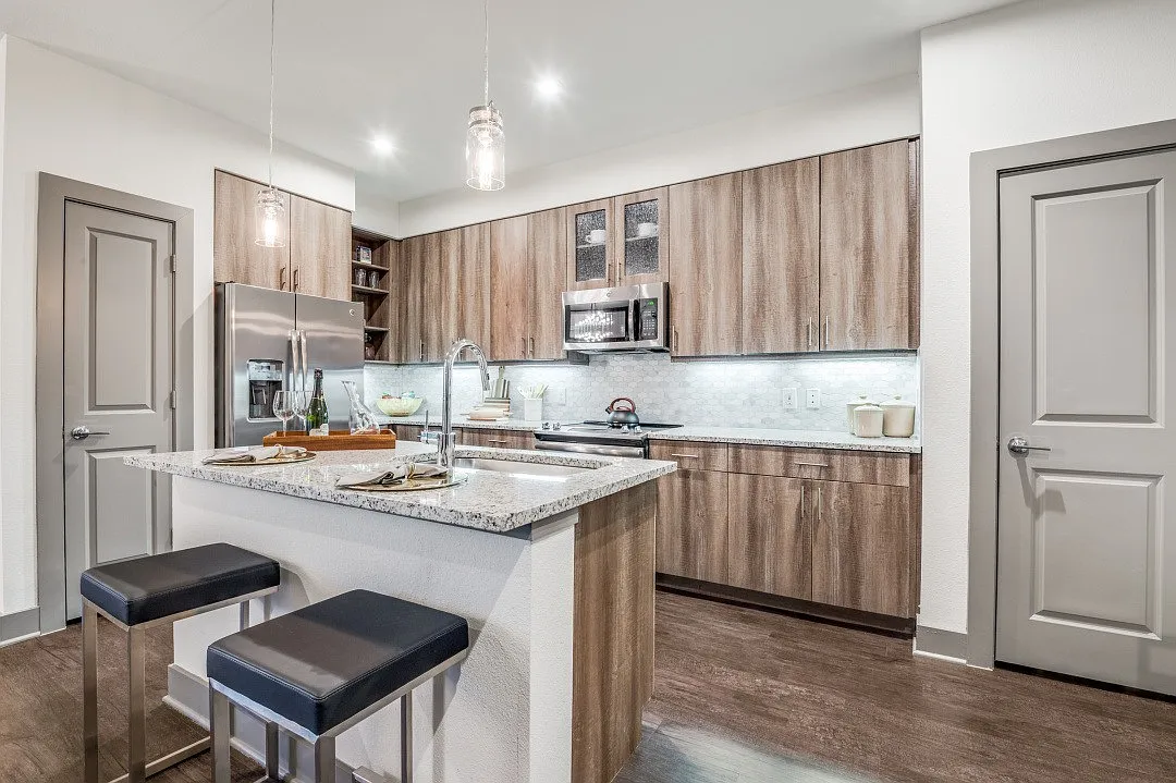LTD West Commerce — Photo 1