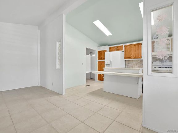 4th image of 611 Via Santa Paulo