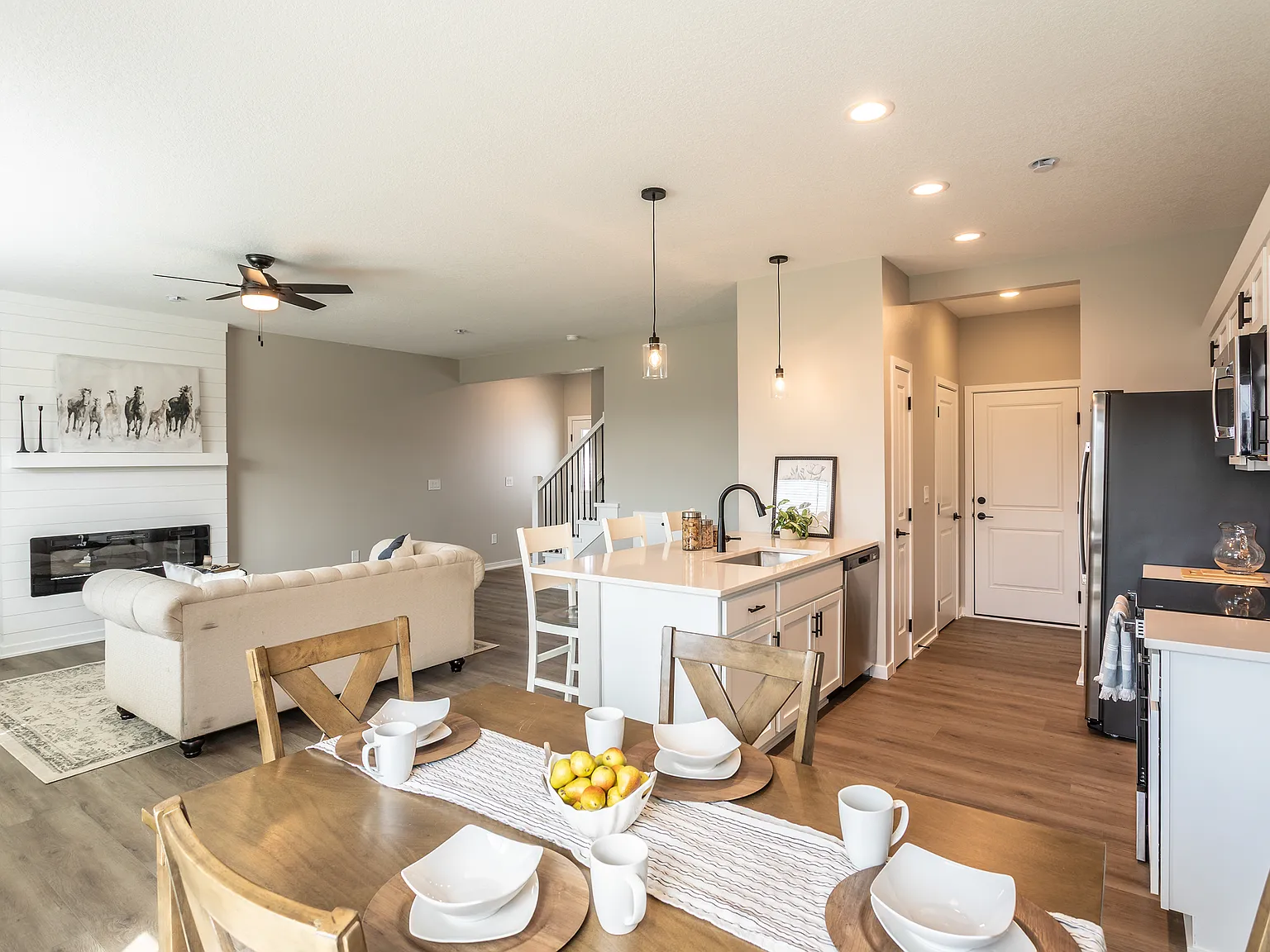 3 bed, 2.5 bath, 1597 sqft, $1,950 — Photo 2