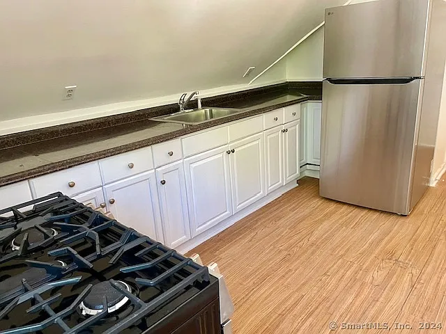 2 bed, 1.0 bath, 800 sqft, $1,650 — Photo 2