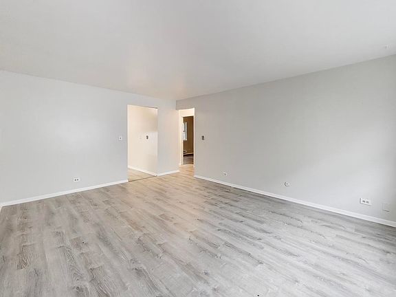 4th image of 4645 N Hermitage Ave APT 2M