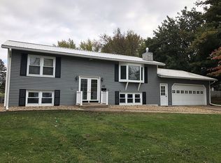 92 3rd St, Hudson, IA 50643
