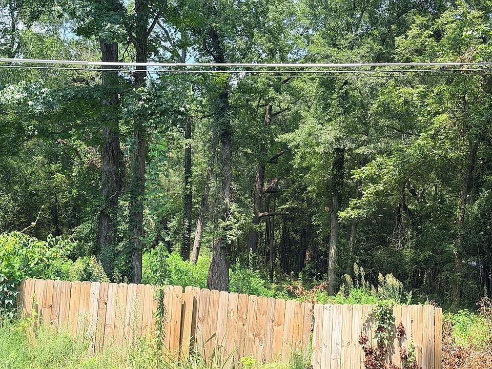 1st image of 3857 Woodland Dr