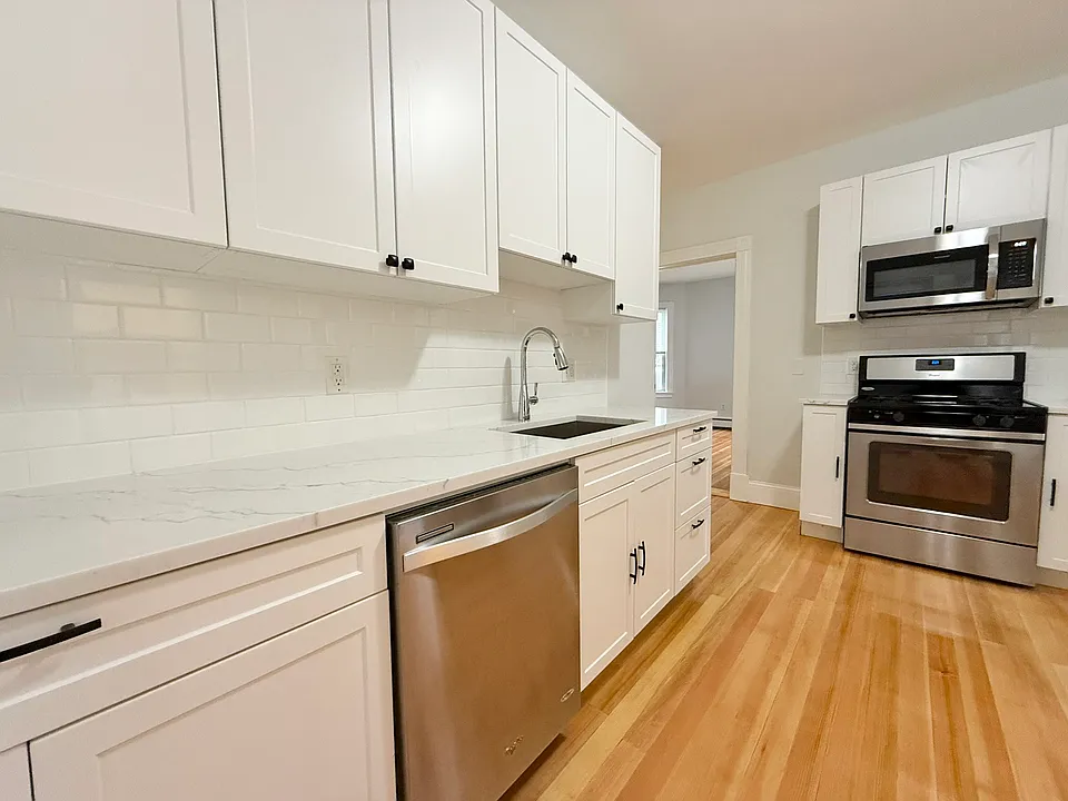 15 Romsey St #3