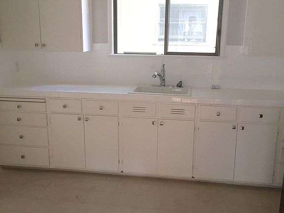 3rd image of 1019 Laurel St #2