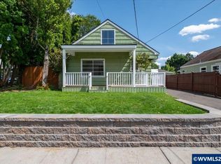 1020 N 3rd St, Woodburn, OR 97071