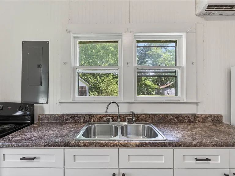 132 S McPherson St — Photo 20