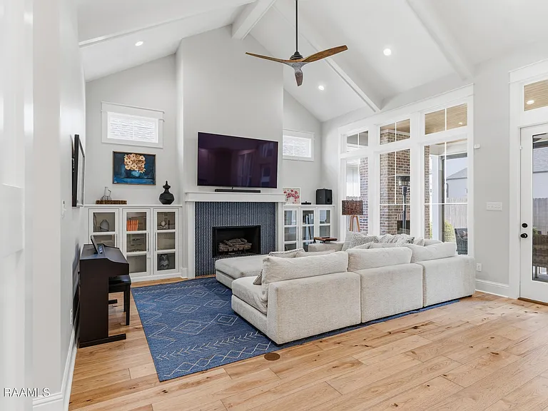 102 Harvest Creek Ln — Photo 6