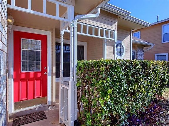 5th image of 1116 York Castle Dr