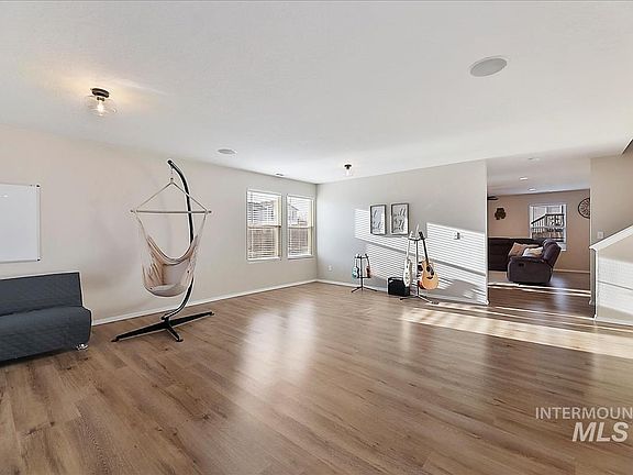 5th image of 362 W Lil Robert Ct