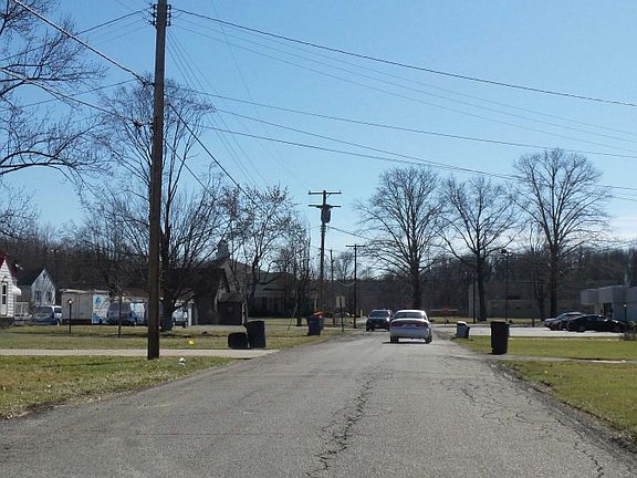 5th image of 4540 East Dr