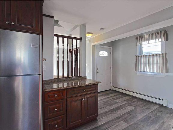 3rd image of 707 S Bayview Ave
