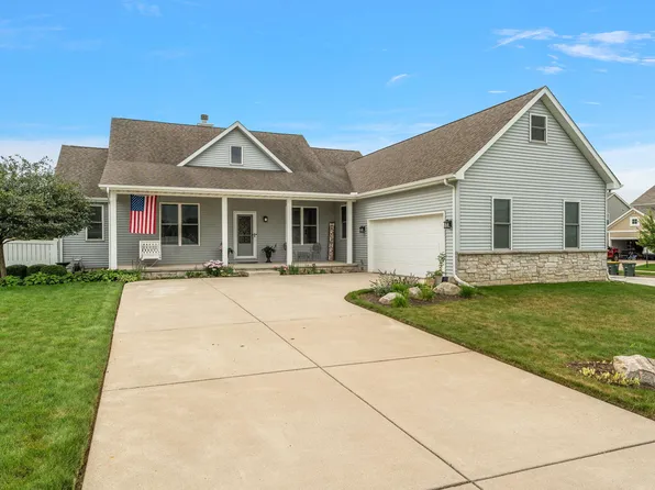 2755 Kildare Courtyard, Valparaiso, IN 46385