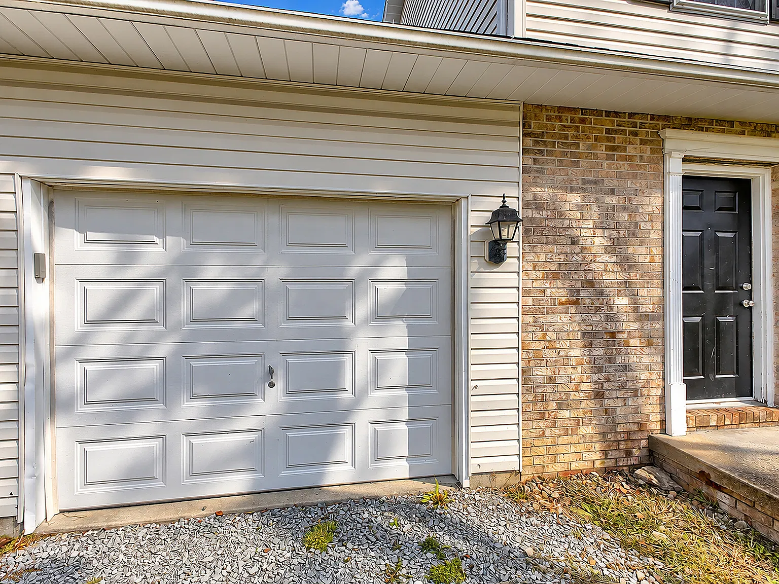 3 bed, 1.5 bath, 1201 sqft, $1,350 — Photo 3