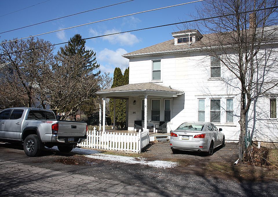 1st image of 197 Beaver Brook Rd